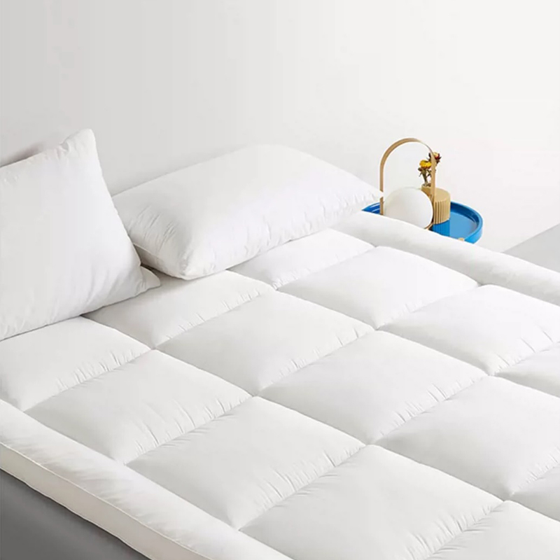 Pamuk 233T Aşağı Alternatif Mikrofiber Kapitone 1500gsm Otel Yatak Topper